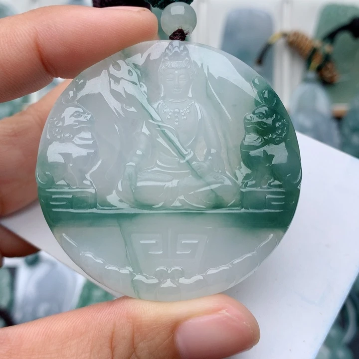 翡翠未镶嵌颈饰文殊