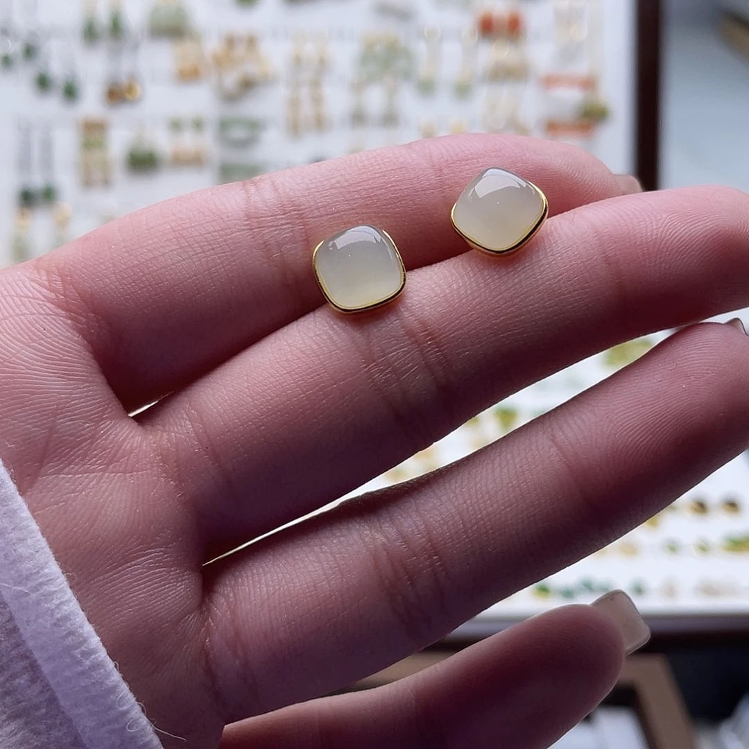 和田玉未镶嵌耳饰