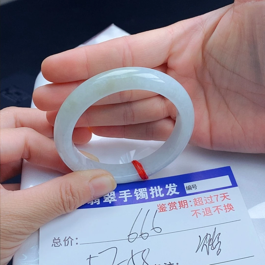 翡翠手镯未镶嵌鹤*?百元手镯默认瑕疵