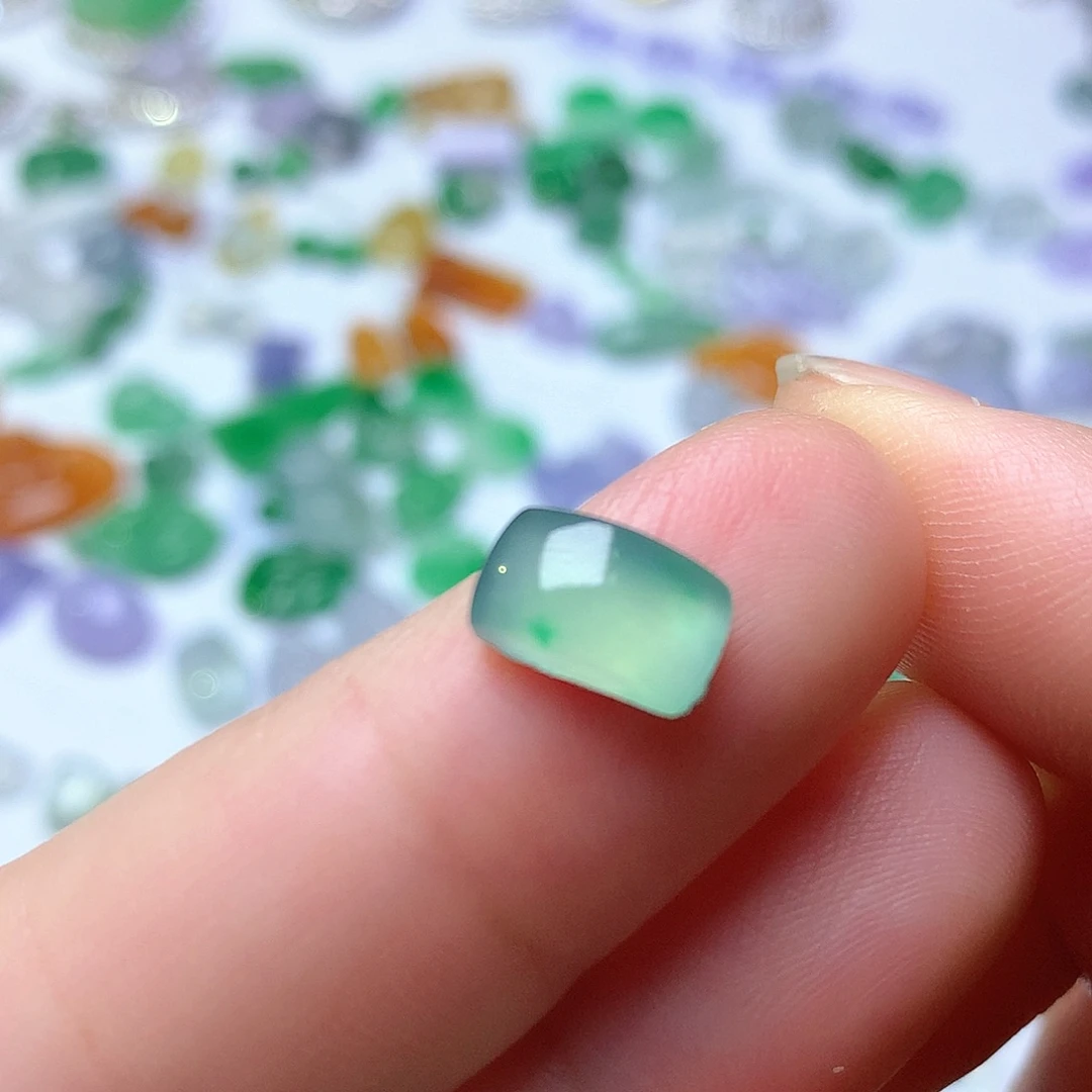 翡翠未镶嵌颈饰马鞍