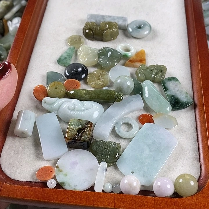 翡翠颈饰未镶嵌翡翠73