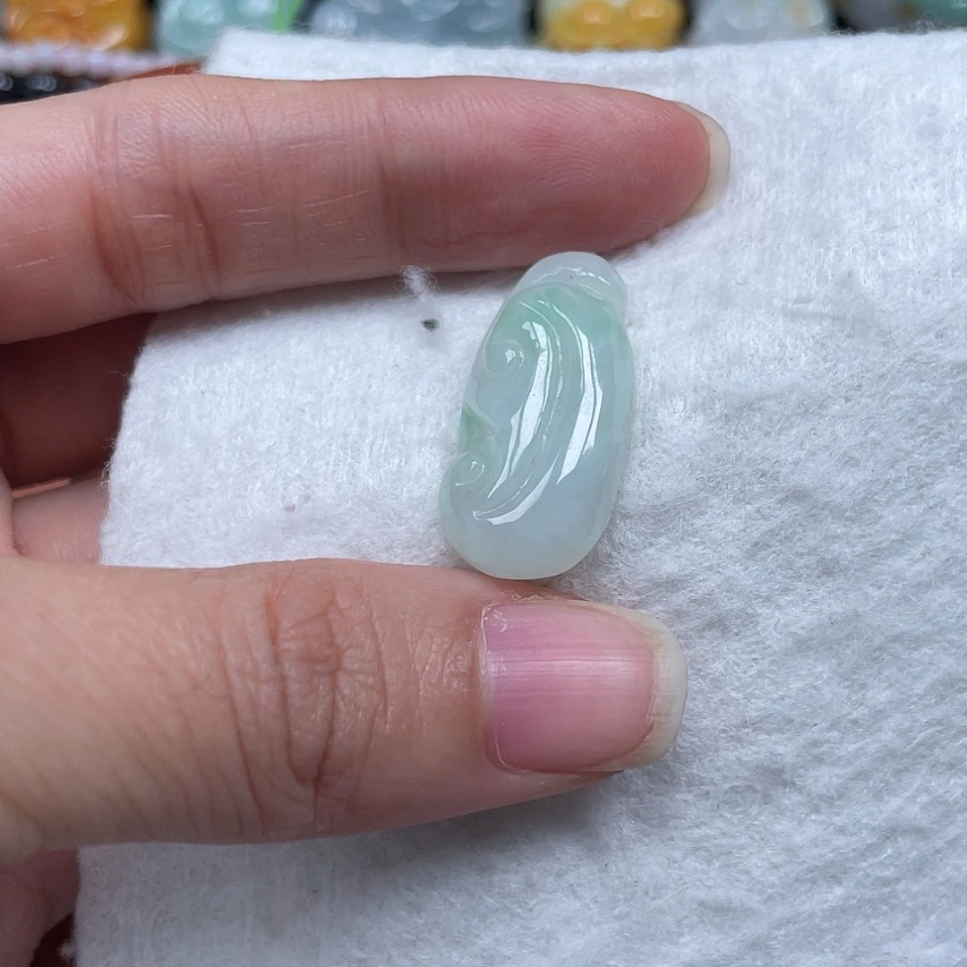 翡翠未镶嵌吊坠(不含链)有瑕