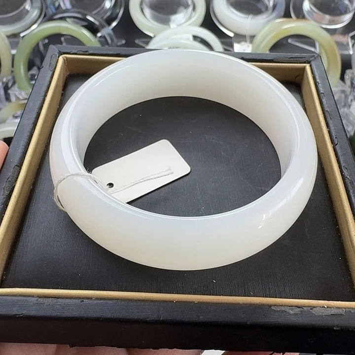 和田玉未镶嵌手镯