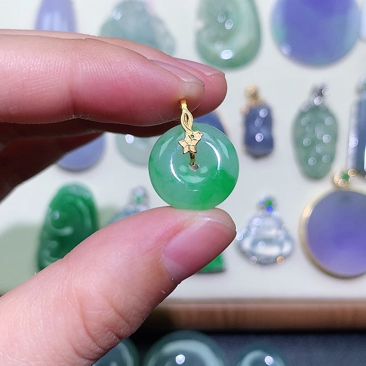 翡翠18K金镶嵌颈饰平安