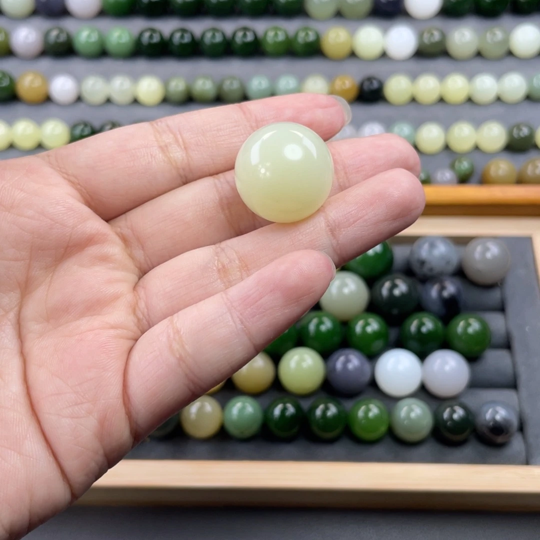 W***M和田玉未镶嵌颈饰