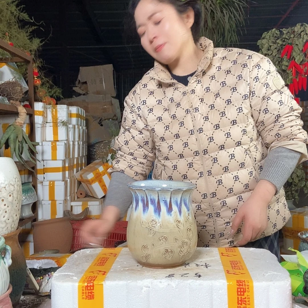 无铅玻璃花盆里栽松了