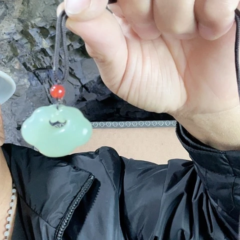 蛇纹石玉未镶嵌珠宝奇石