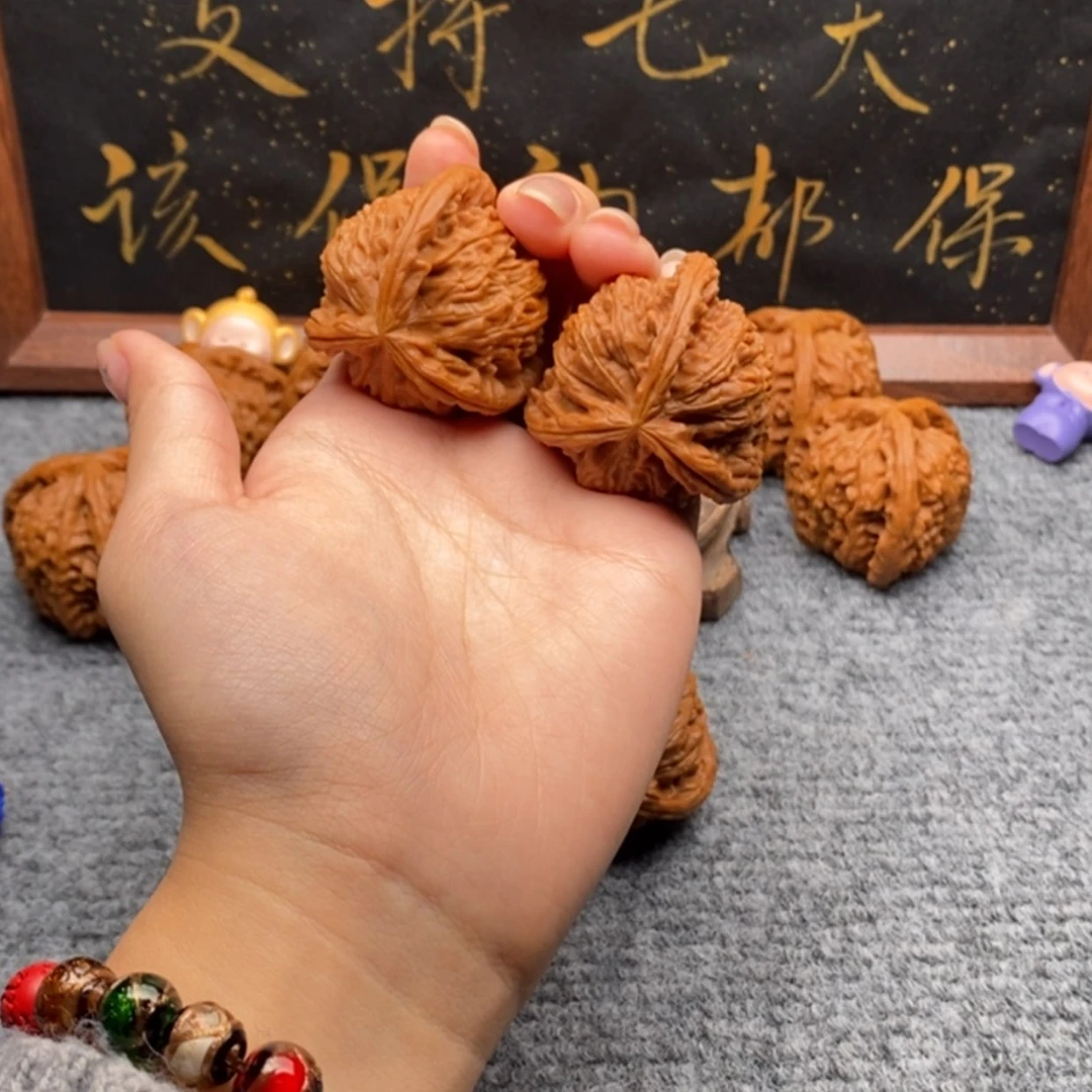 【闪购商品】吊坠文玩核桃人***哥