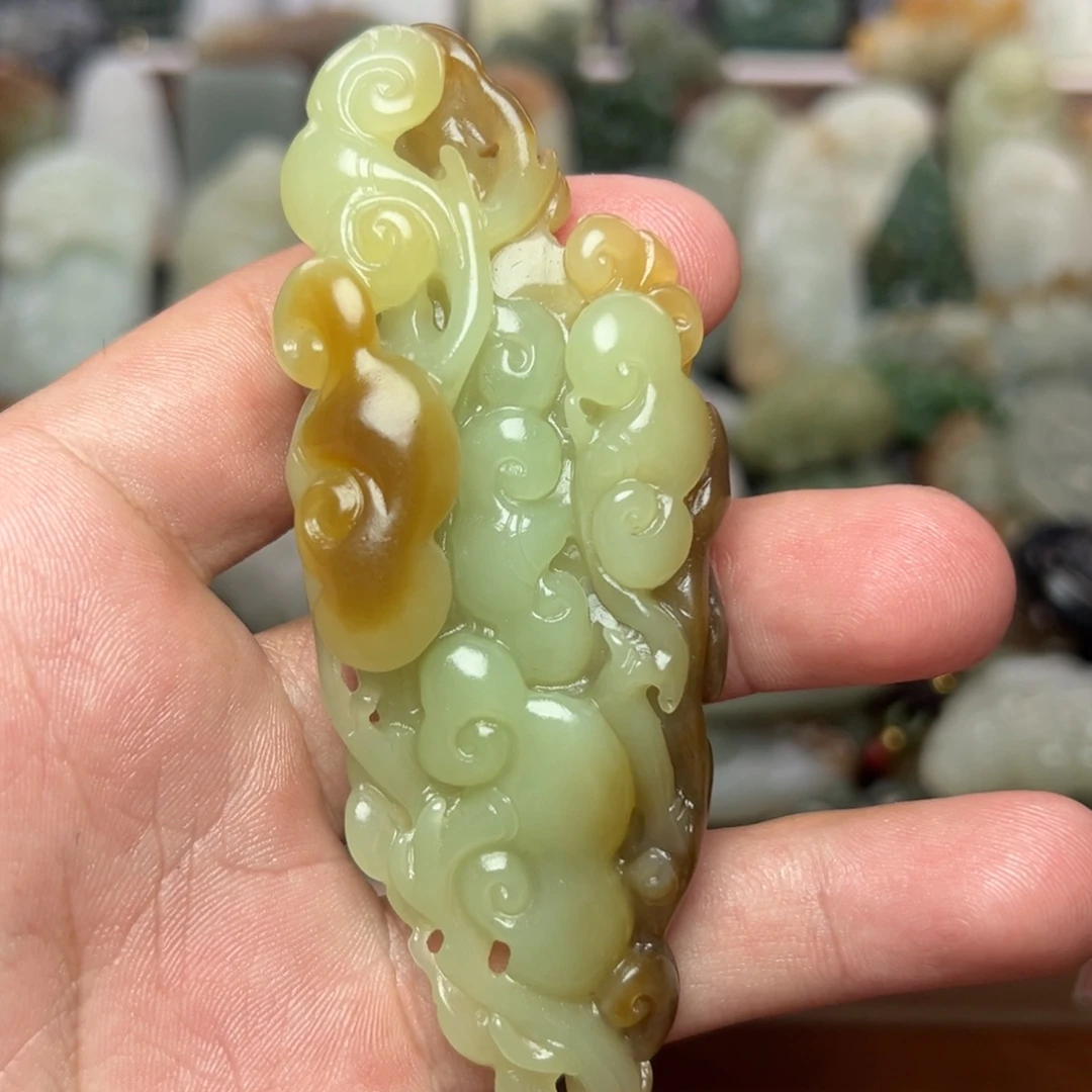 和田玉未镶嵌把件