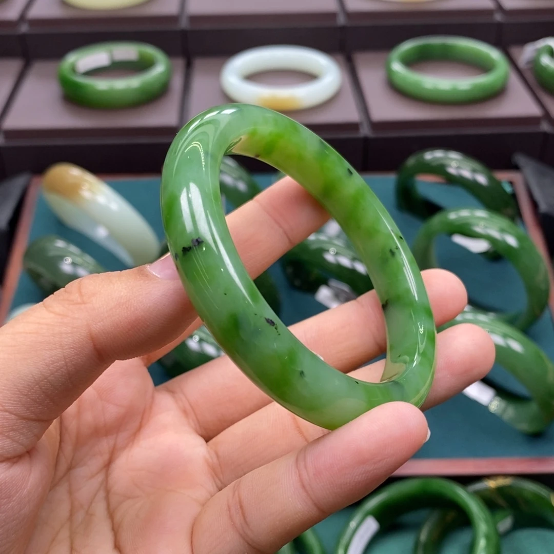 和田玉（碧玉）未镶嵌手镯