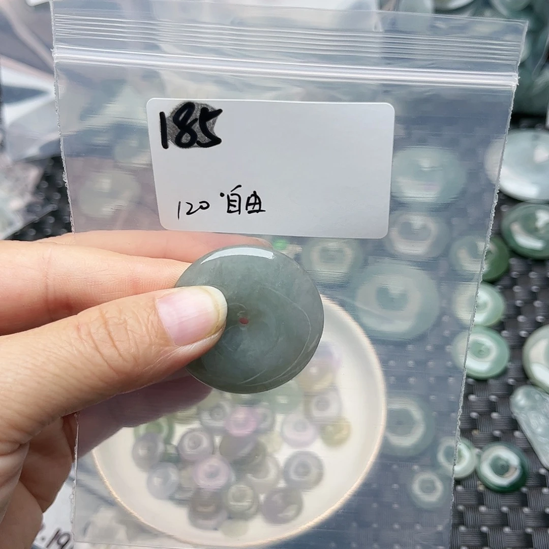 翡翠未镶嵌颈饰自**翔不