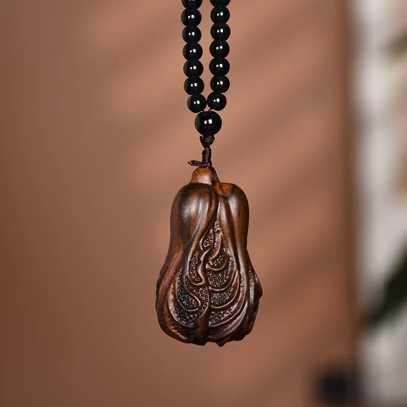 黑檀木实心精雕百财（白菜）手把件