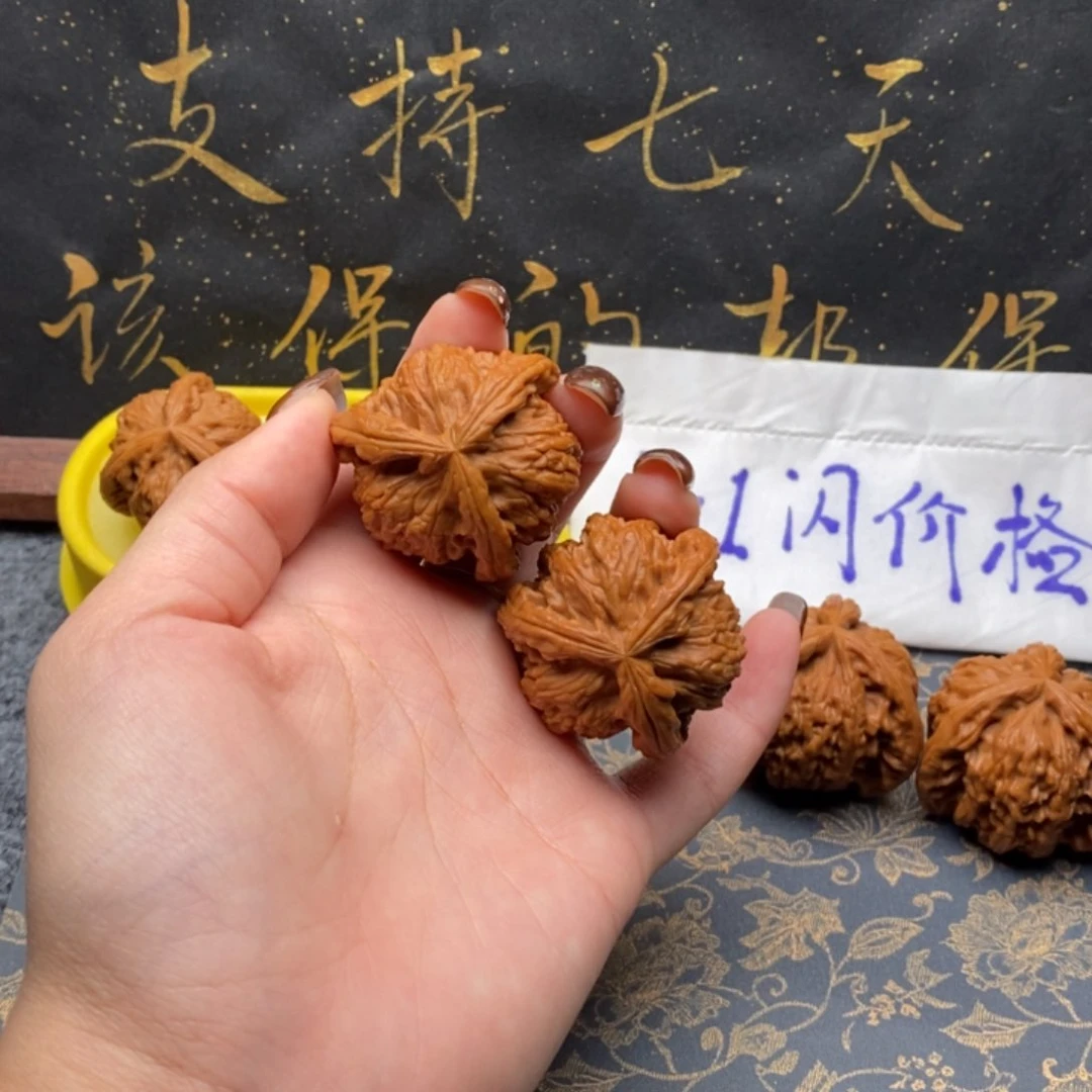 吊坠文玩核桃M****g白狮子