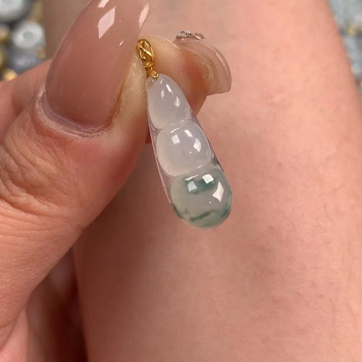 翡翠颈饰18K金镶嵌豆子