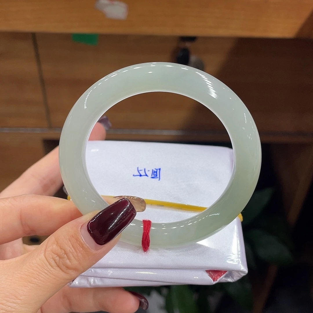 翡翠手镯未镶嵌天然翡翠