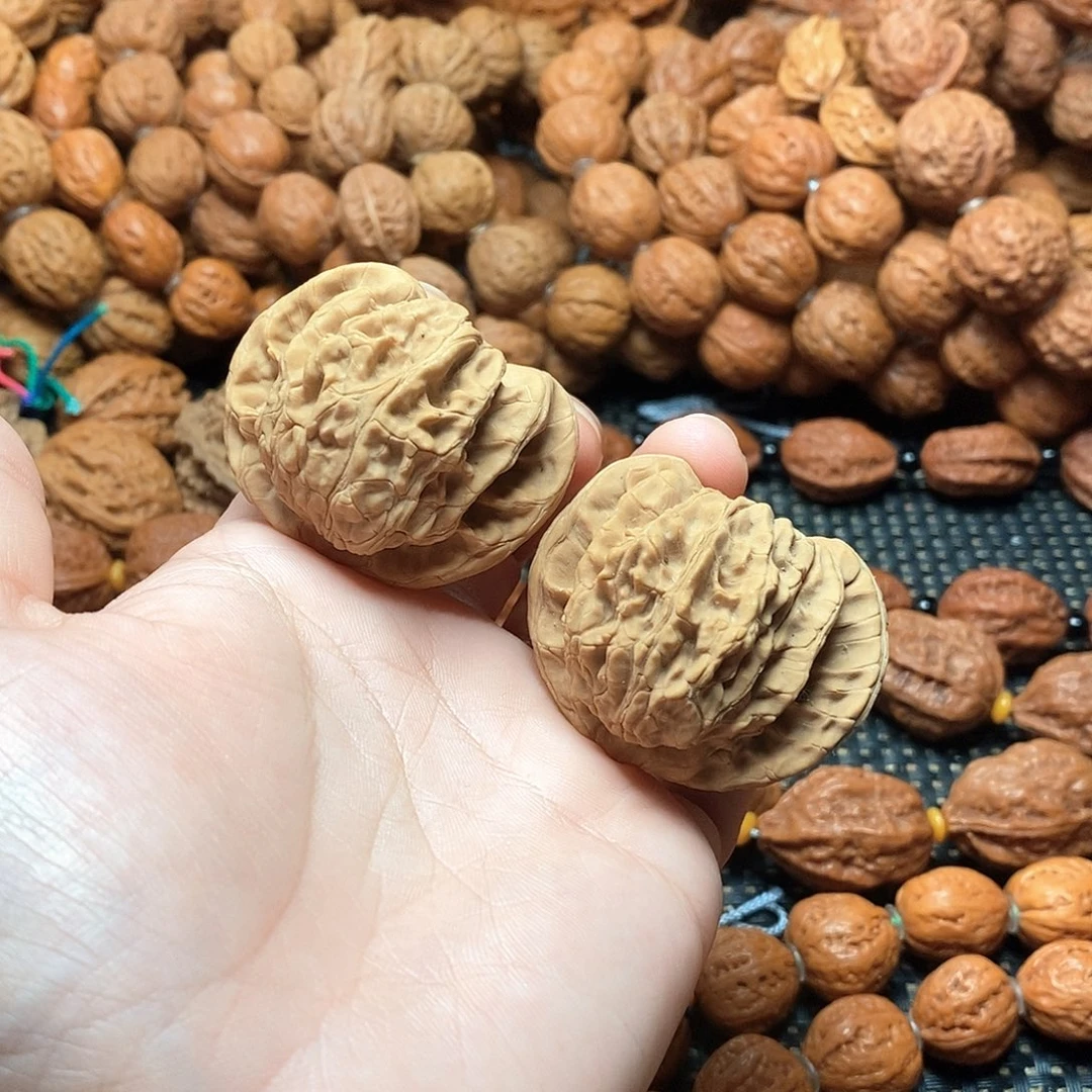 文玩核桃吊坠盘龙虎头
