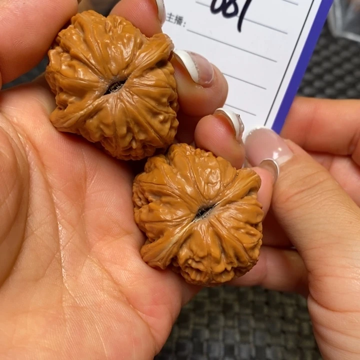 文玩核桃手串681元宝4 0