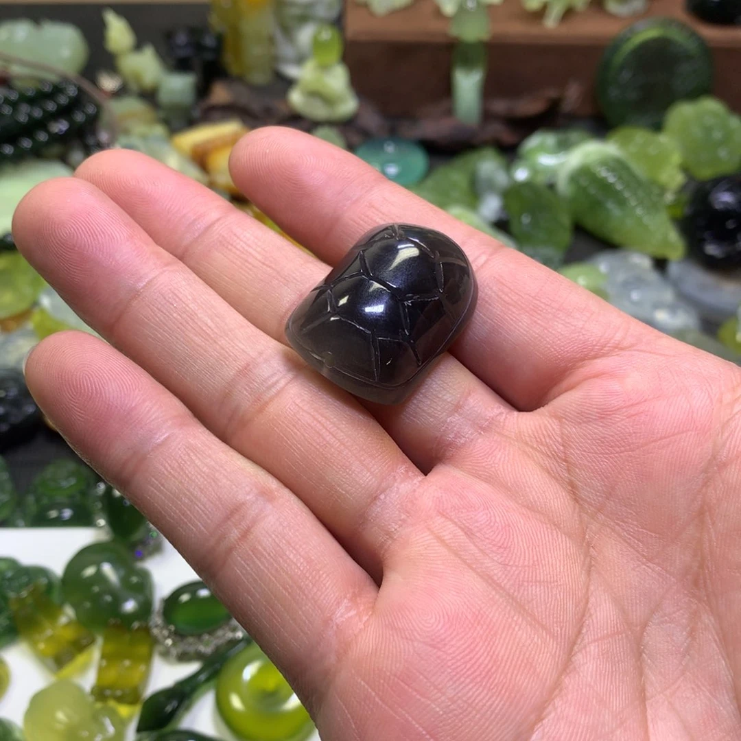 岫玉未镶嵌颈饰富甲