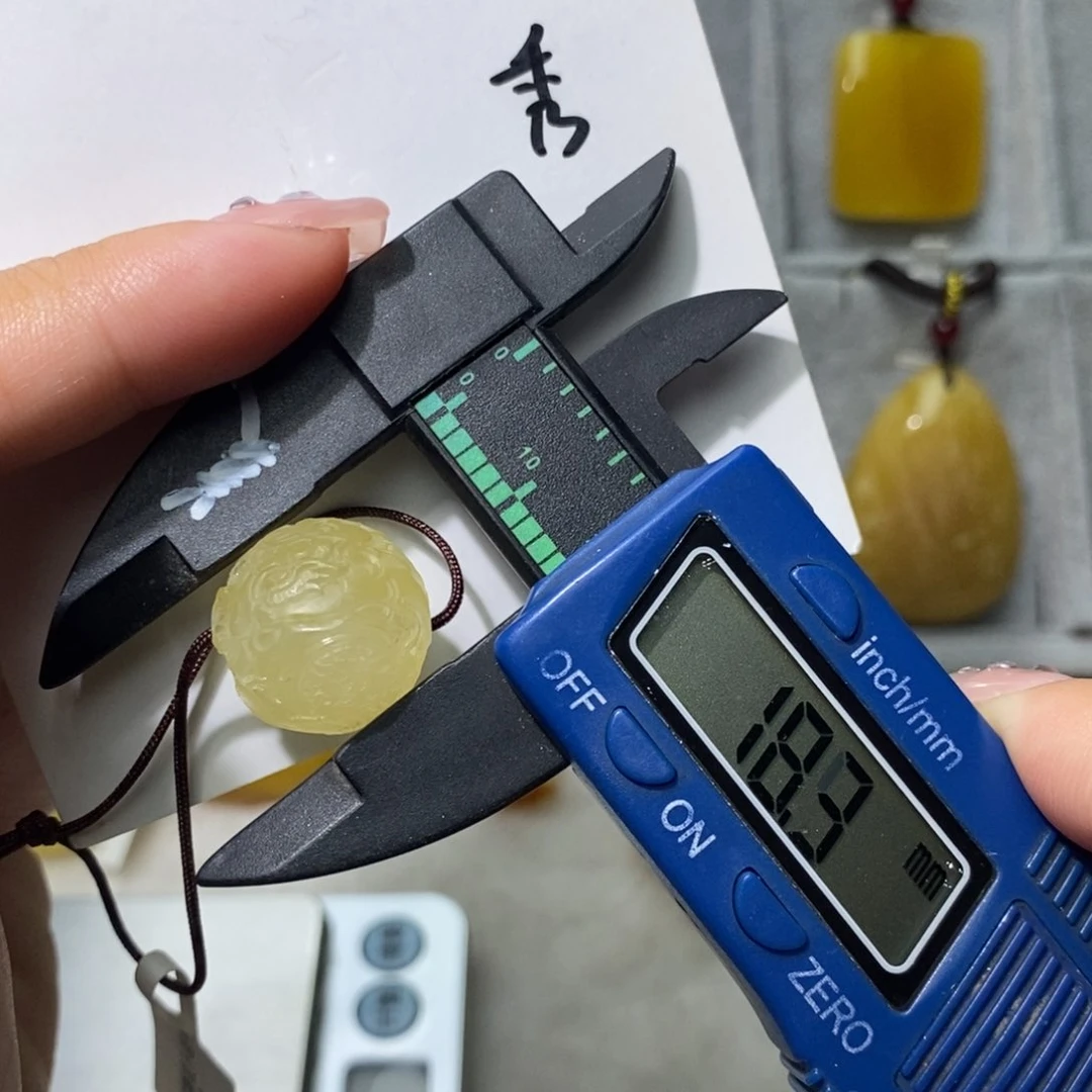琥珀珠宝奇石未镶嵌