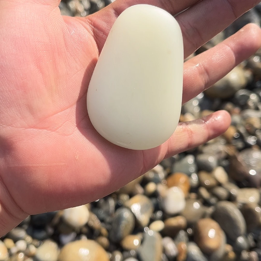 和田玉（糖玉）未镶嵌珠宝奇石