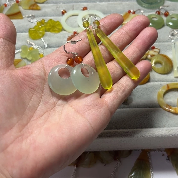 蛇纹石玉合金吊坠