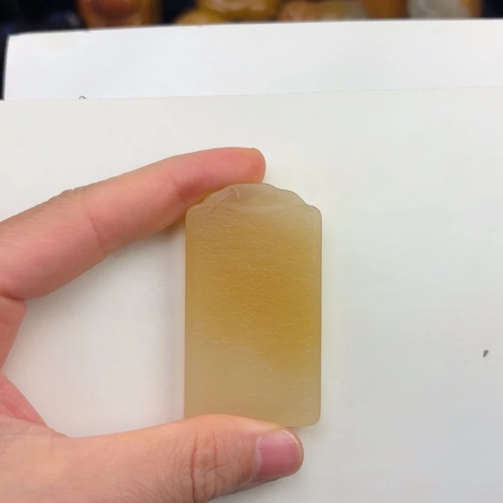 白***手石英质玉黄蜡石挂件未镶嵌