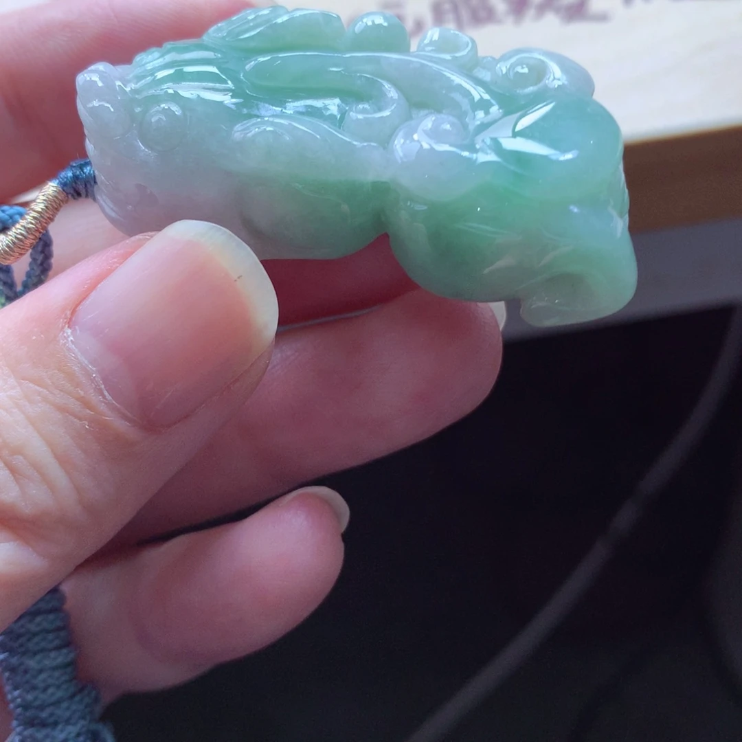 翡翠颈饰未镶嵌吊坠