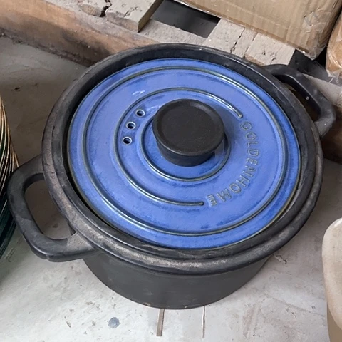 微瑕，明火，约口径23高13n边缘有裂，3.5L