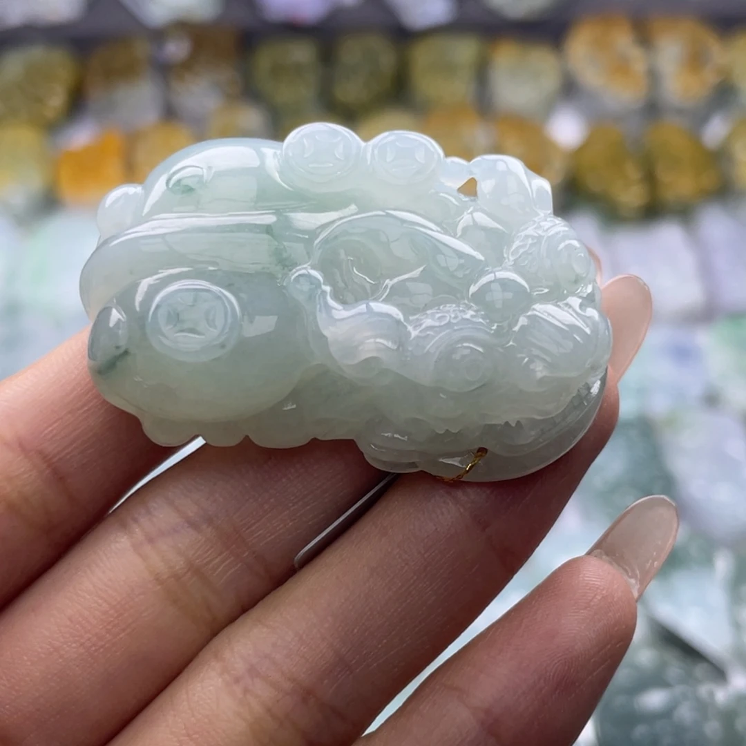 摆***天翡翠未镶嵌颈饰貔貅