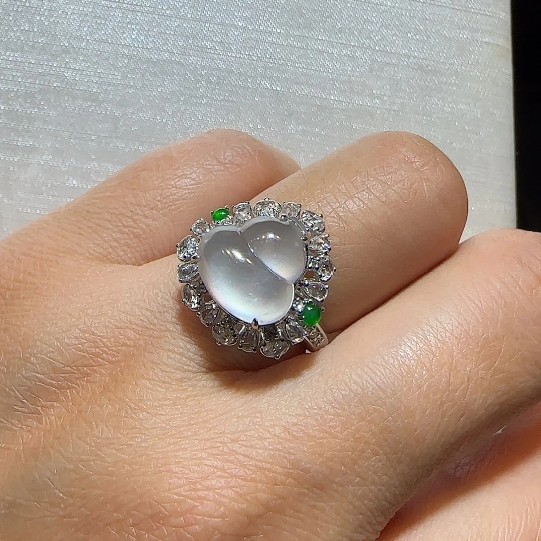 翡翠18K金镶嵌戒指葫芦戒指