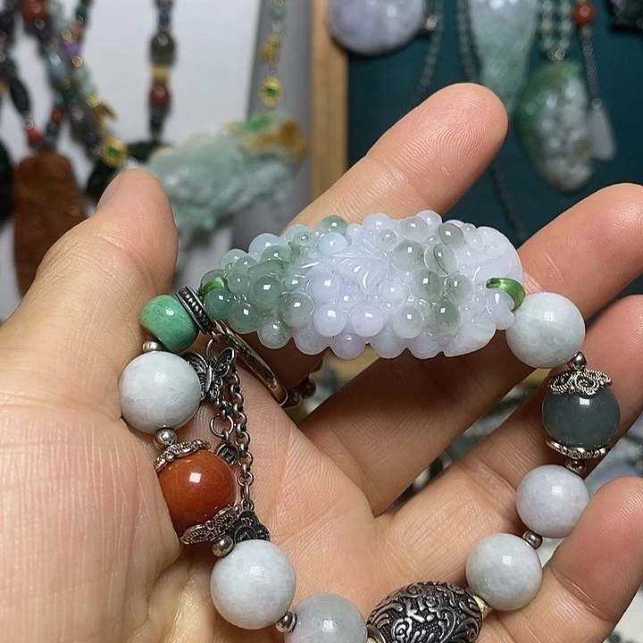 翡翠未镶嵌吊坠(赠链)