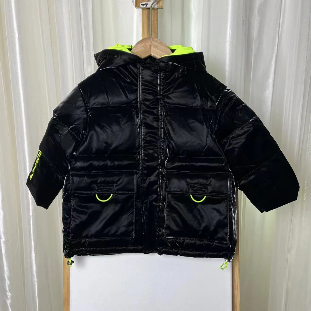 080黑色羽绒服r702