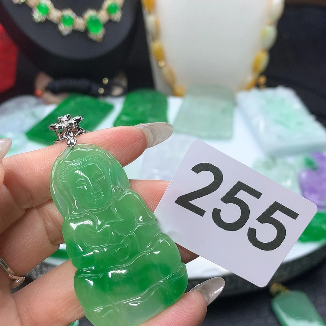 翡翠吊坠(赠链)未镶嵌