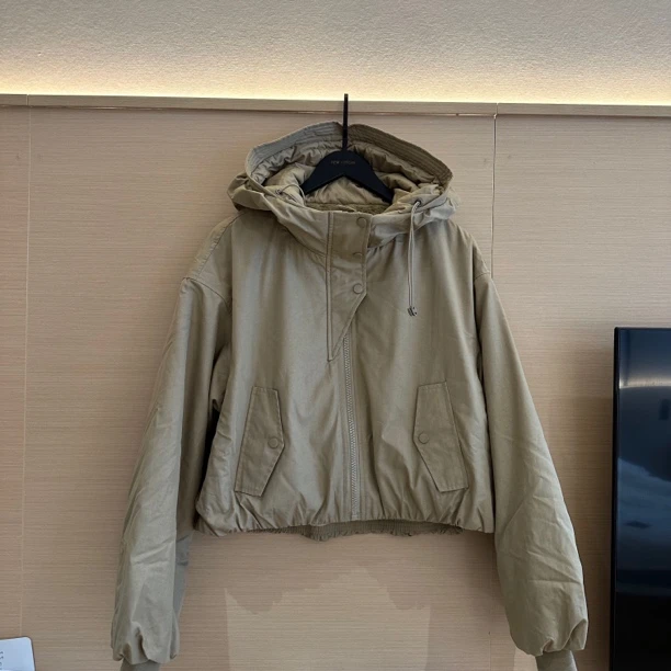 帽之都短款花苞连帽棉服235022