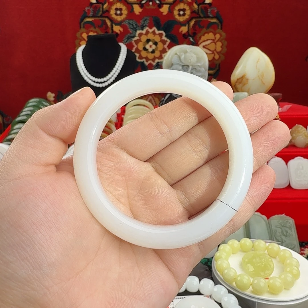 和田玉未镶嵌手镯