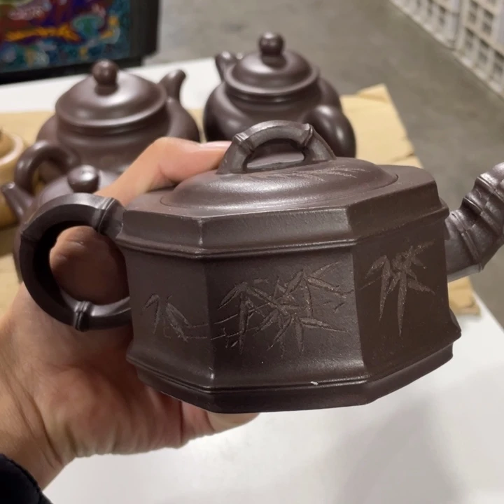 老厂紫砂壶一件。