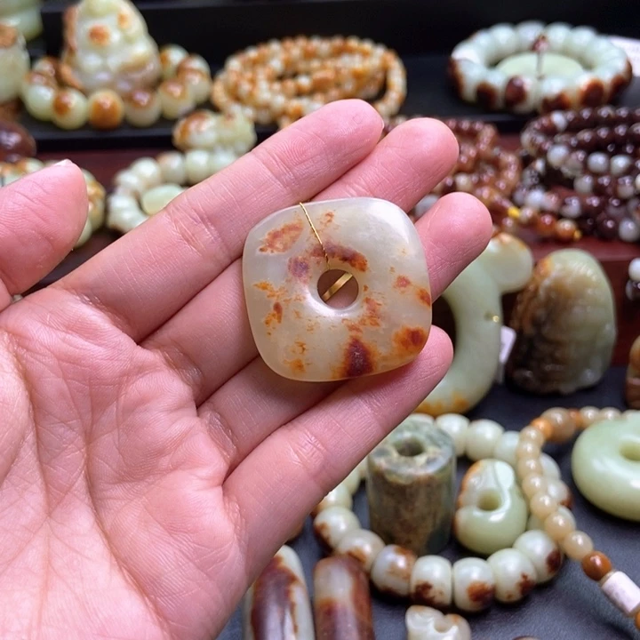 未镶嵌岫岩河磨玉（透闪石质玉）挂件