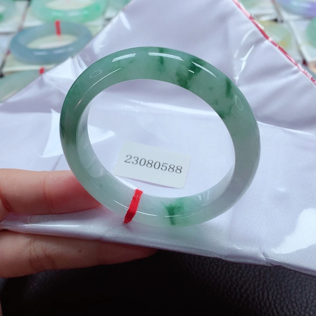 翡翠手镯未镶嵌天然A货翡翠