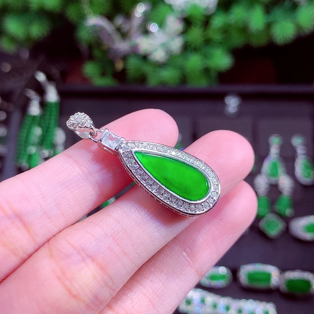 颈饰未镶嵌翡翠天然