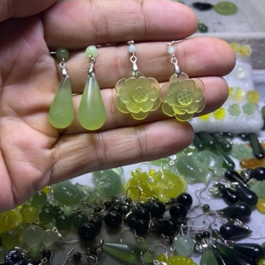 合金蛇纹石玉耳钉