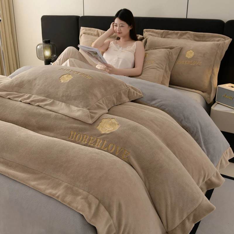 水星2024秋冬季新款高克重纯色刺绣宽边牛奶绒四件套加厚保暖床品