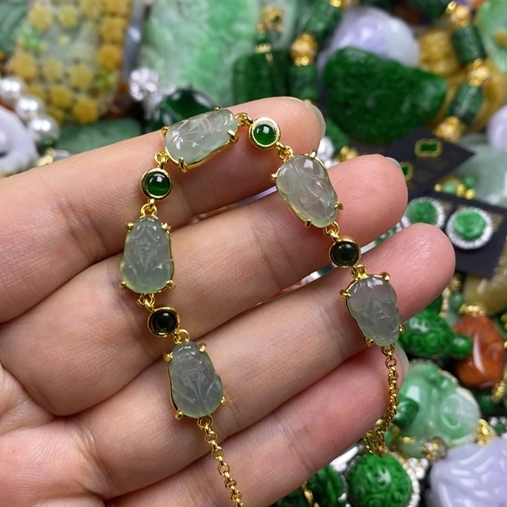 翡翠未镶嵌吊坠(赠链)