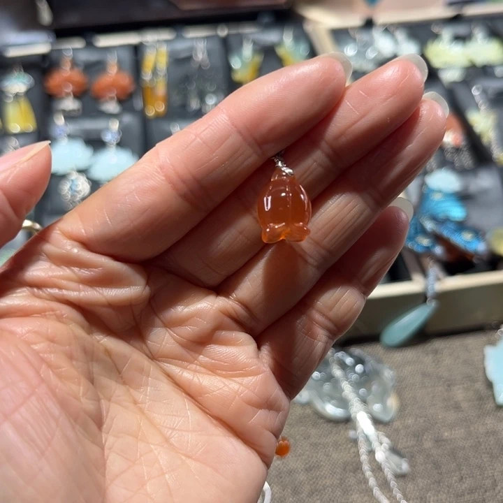 健***丽蛇纹石玉未镶嵌耳饰