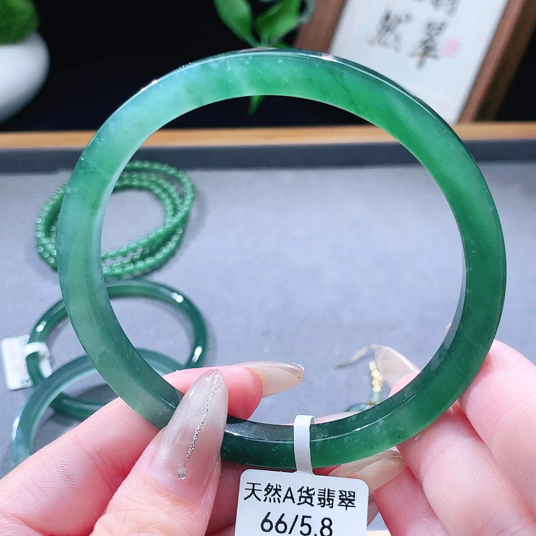 翡翠手镯（圆镯）未镶嵌