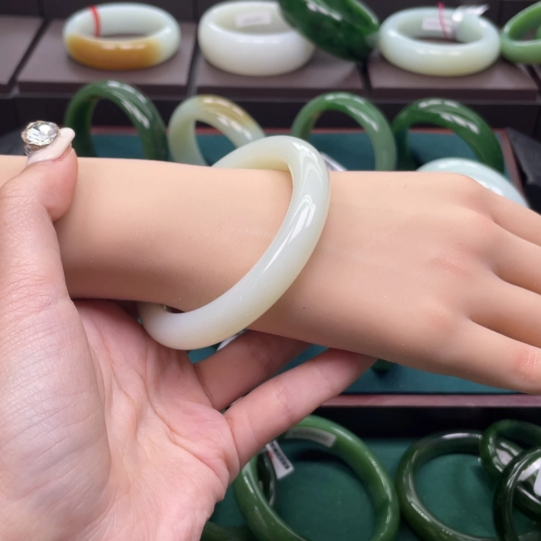 和田玉未镶嵌手镯57.58