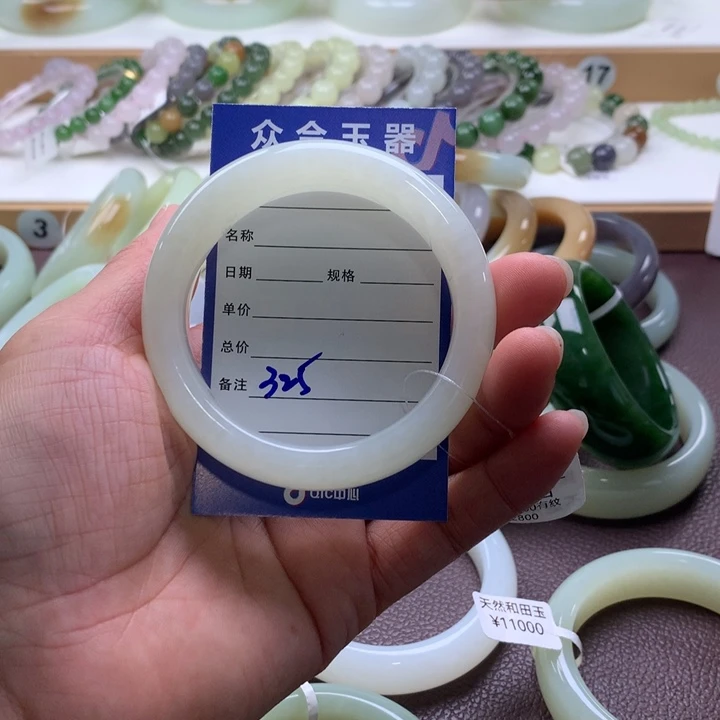 和田玉未镶嵌手镯