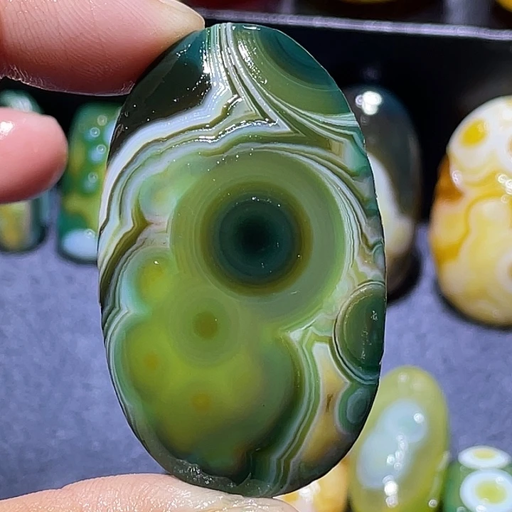 玛瑙/玉髓未镶嵌珠宝奇石