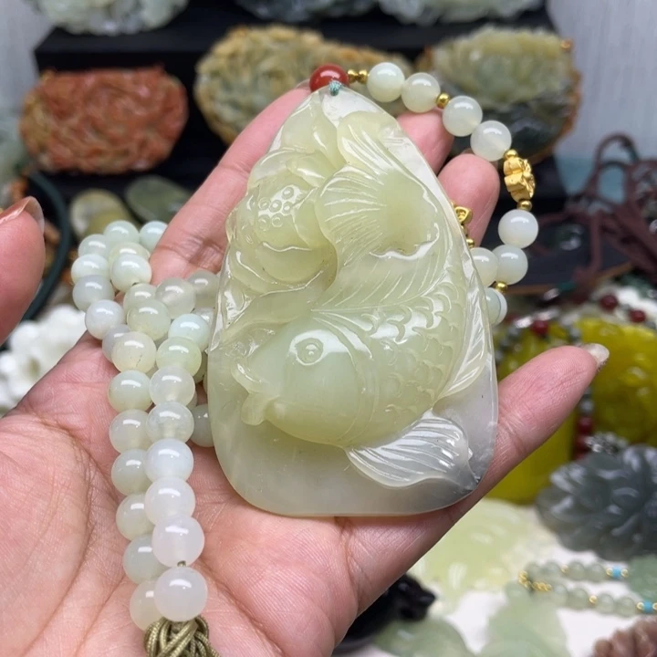 蛇纹石玉未镶嵌颈饰