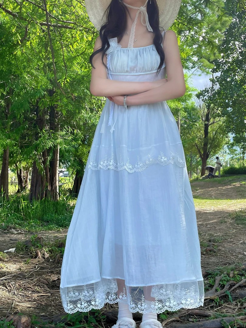 2025夏季新款小众法式吊带连衣裙甜美海边度假风显瘦连衣裙女款