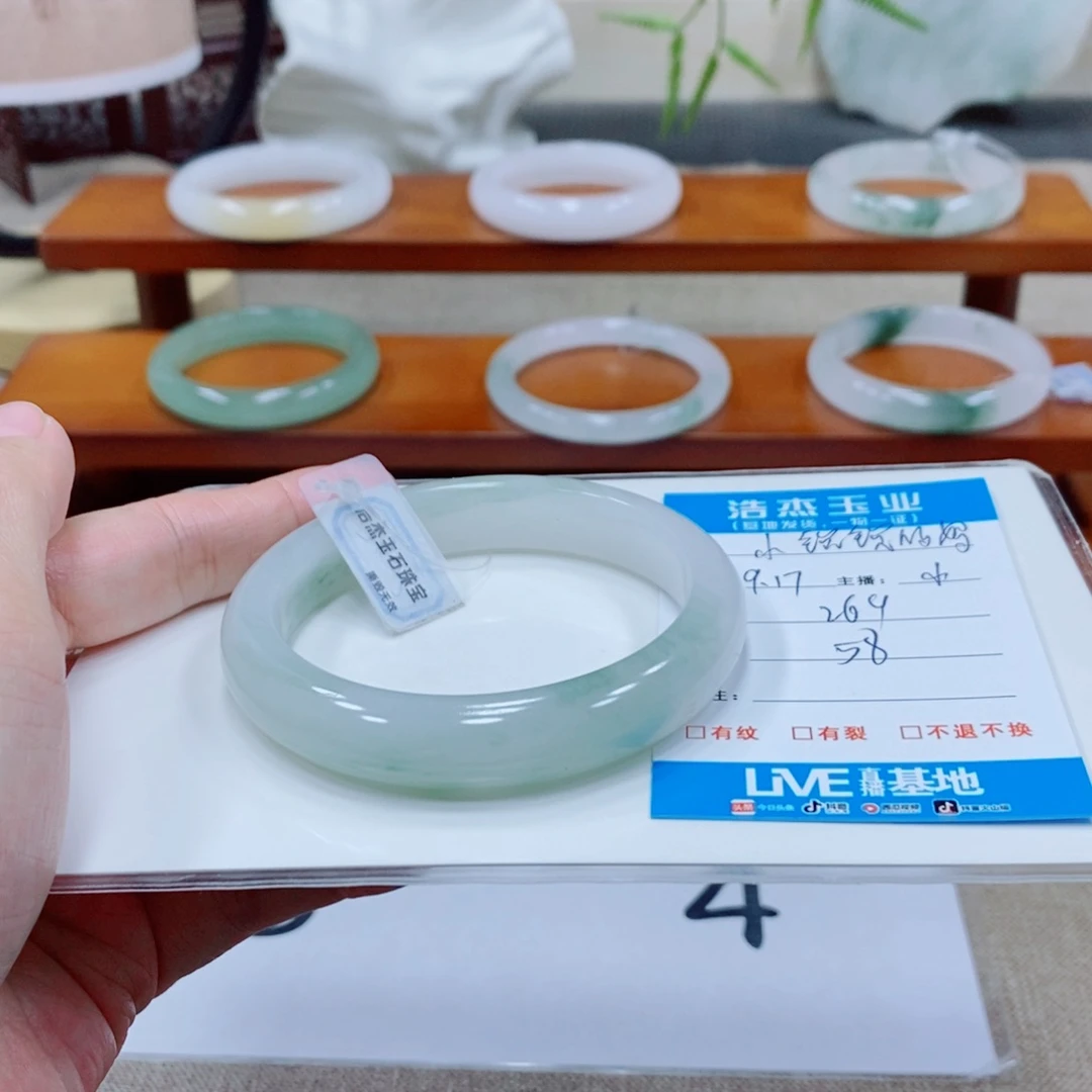 小***妈未镶嵌手镯石英质玉
